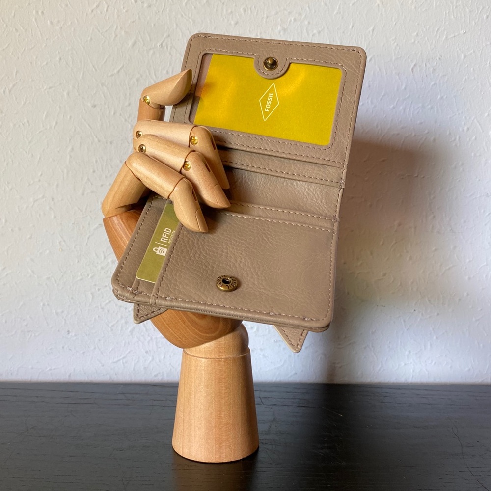 NEW! Fossil RFID mini Fox Wallet Champagne Leather - Picture 3 of 5